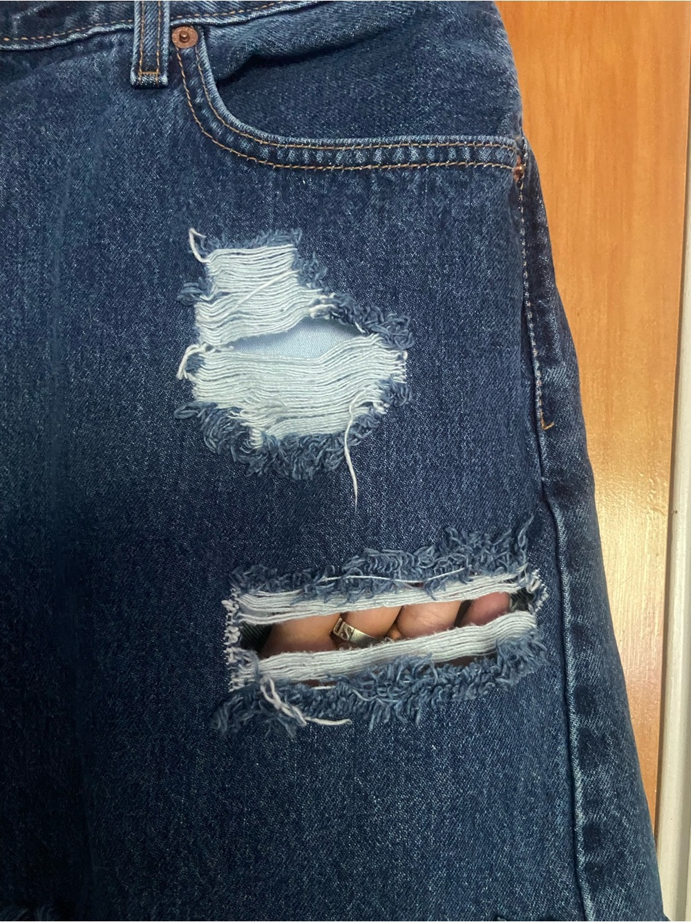 Levi's Distressed Dark Blue Denim Shorts with Frayed Hem Size XL - Picture 6 of 9